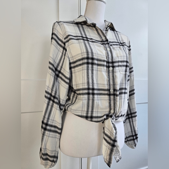 American Eagle Outfitters Plaid Tie-Front Shirt - Black and White - Picture 7 of 8